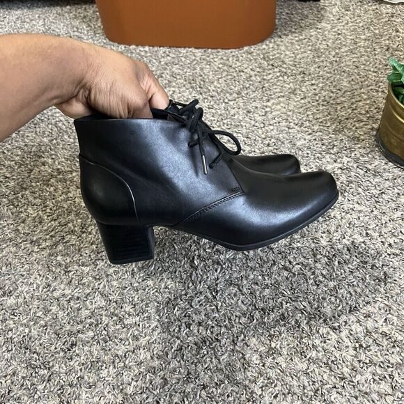 Clarks Damson Tie Black Leather Ankle Chukka Boots Size US 8 Block Heel Comfort - Picture 1 of 10